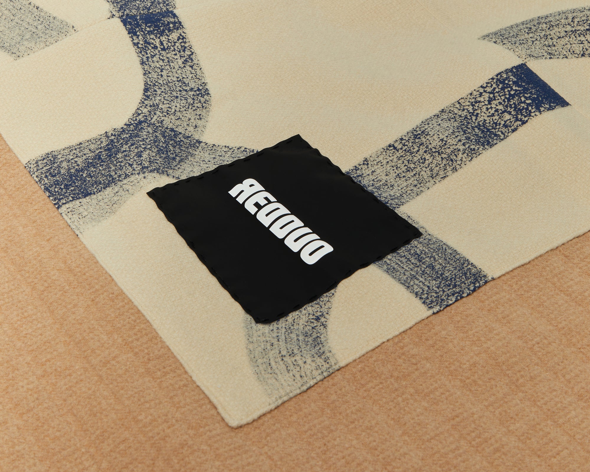 Redduo 'Loads of Lines' Blanket - 003