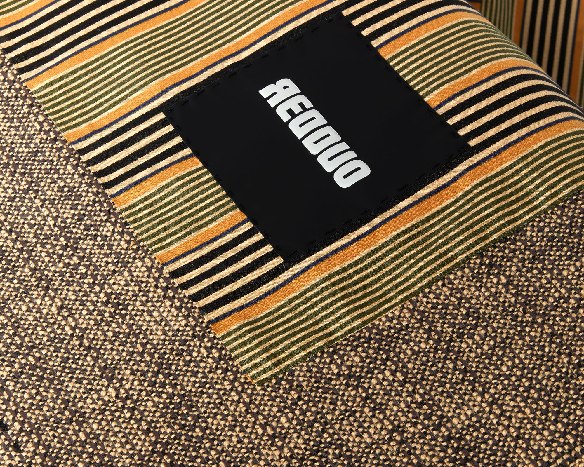 Redduo 'Loads of Lines' Blanket - 006