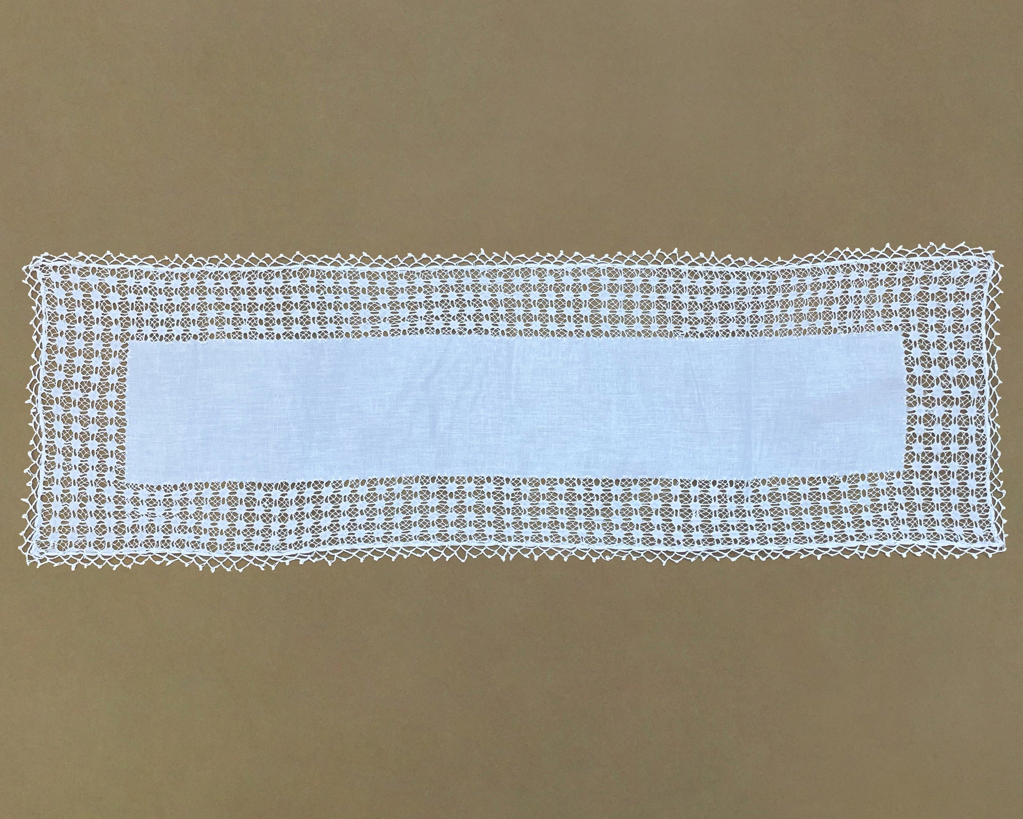 Dorothéa's Embroidered Place Setting - Runner