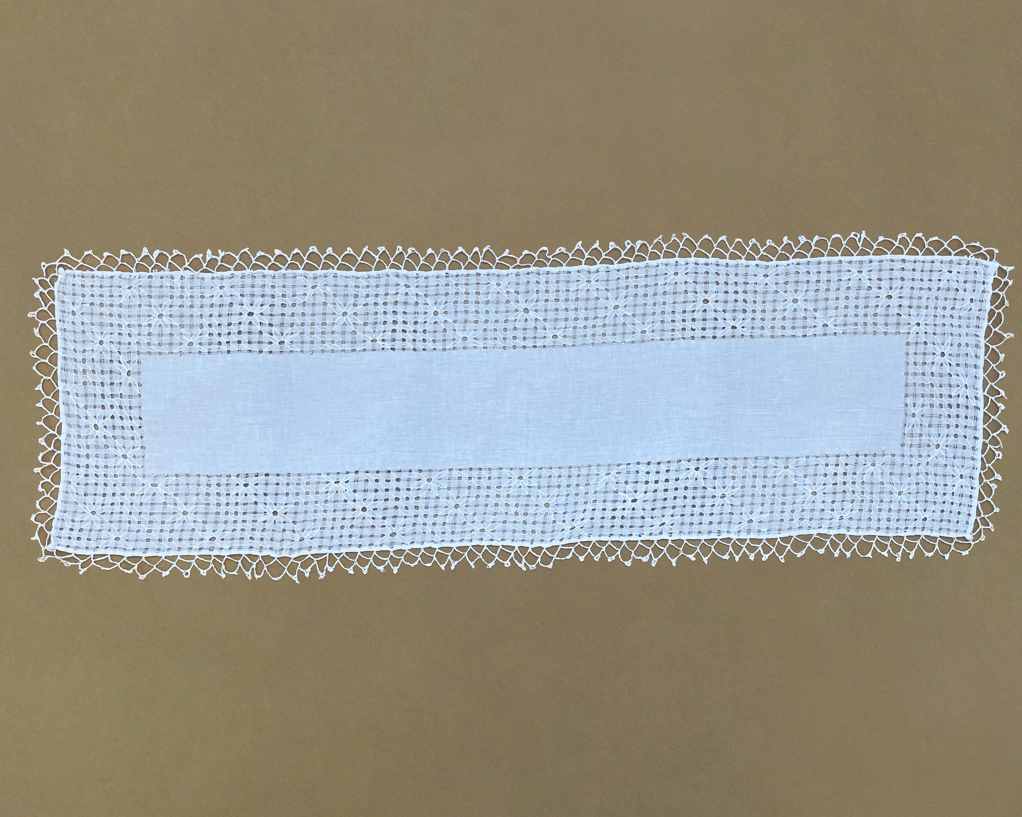 Dorothéa's Embroidered Place Setting - Runner
