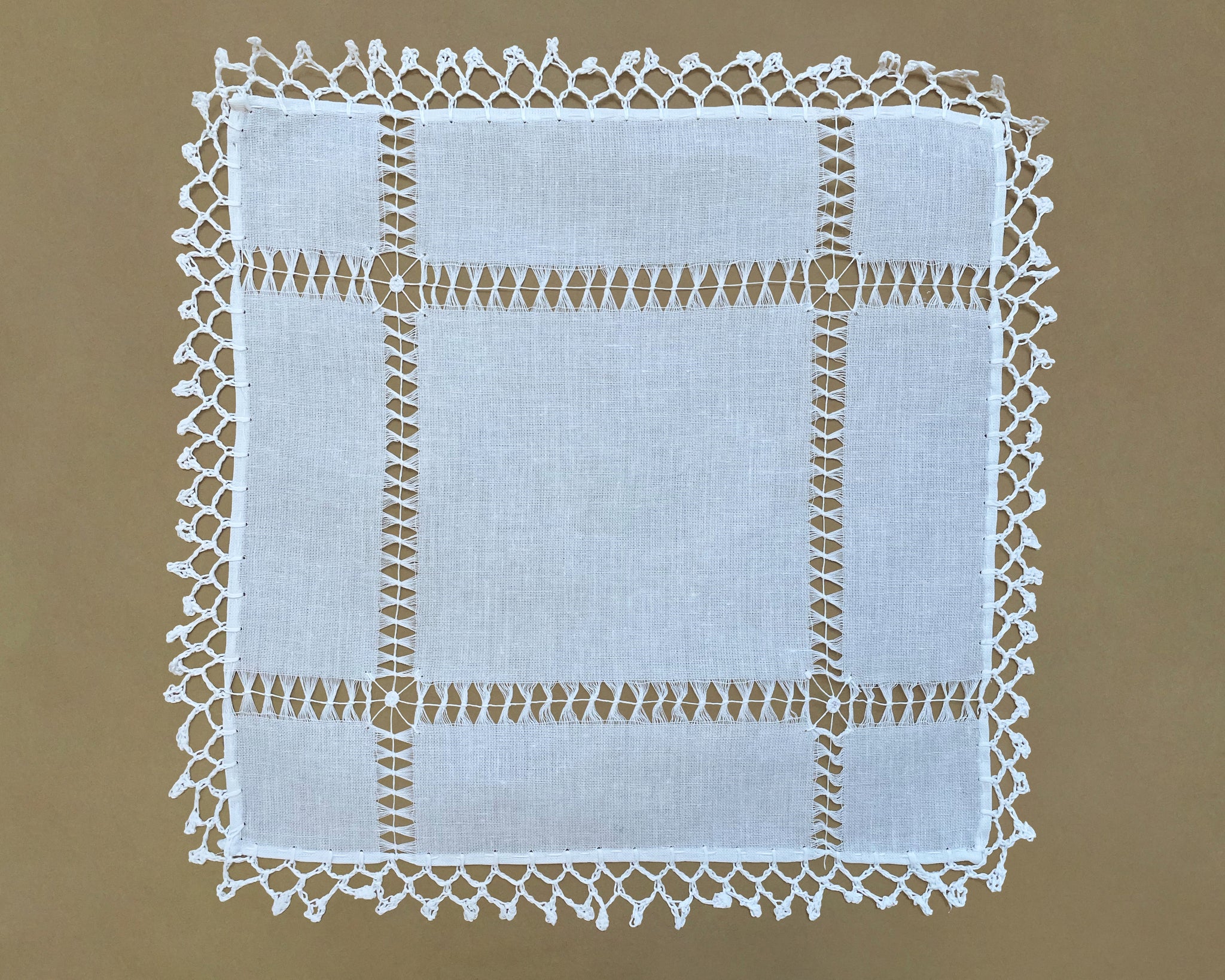 Dorothéa's Embroidered Place Setting - Small